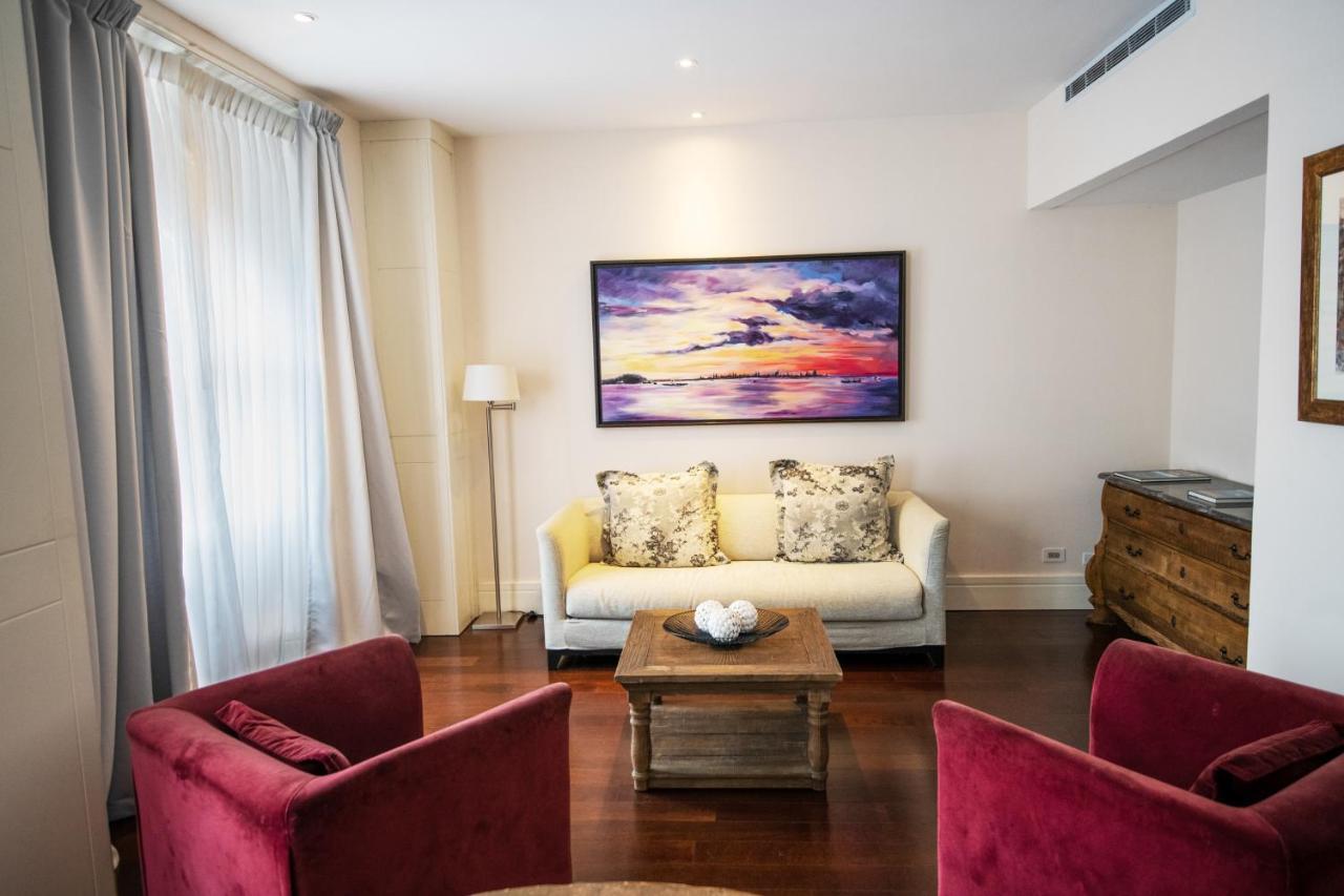 Central Hotel Panama Casco Viejo Eksteriør billede A living room in a serviced apartment in Paris