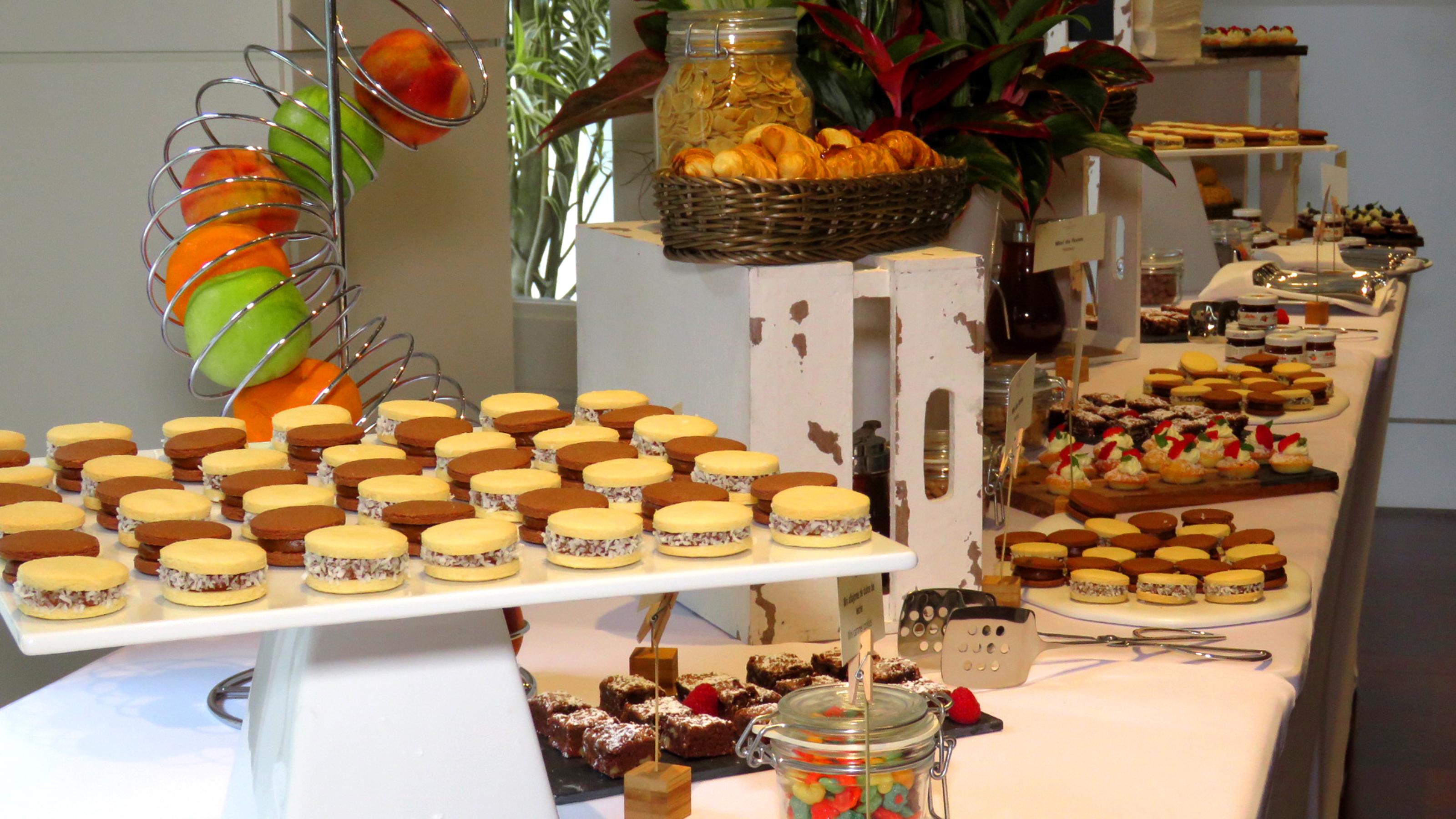 Central Hotel Panama Casco Viejo Eksteriør billede A dessert buffet