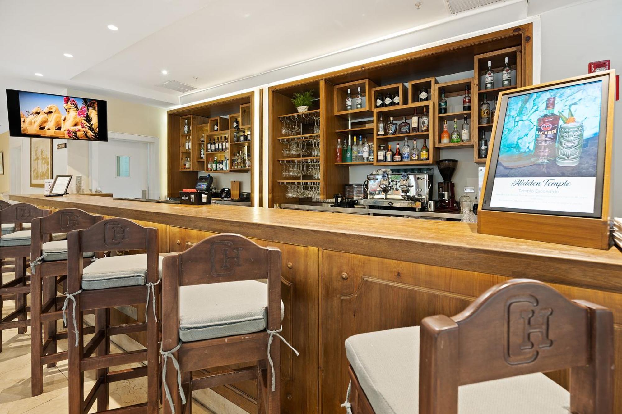 Central Hotel Panama Casco Viejo Eksteriør billede The bar at the hotel