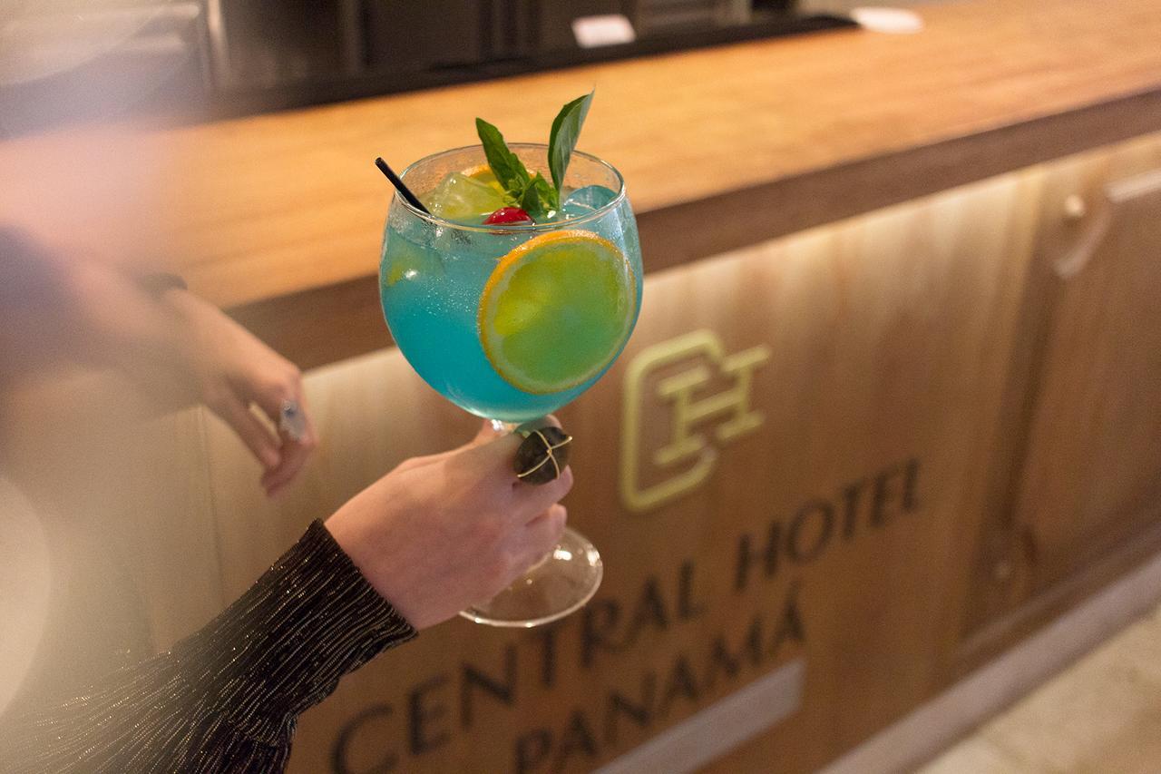 Central Hotel Panama Casco Viejo Eksteriør billede A blue Hawaii cocktail