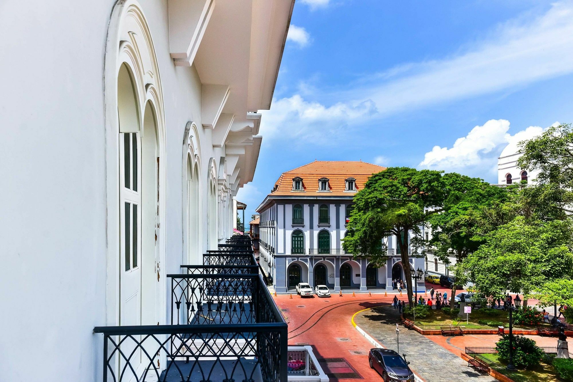 Central Hotel Panama Casco Viejo Eksteriør billede The view of the street from the balcony of the hotel